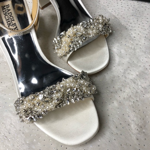Badgley Mischka Clara Embellished Soft White Block Heel 5.5 NEW - Picture 4 of 9